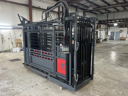 New 2026 Catch Master Hydraulic Squeeze Chute