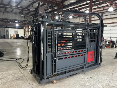 New 2026 Catch Master Hydraulic Squeeze Chute