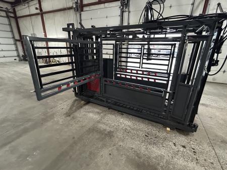 New 2026 Catch Master Hydraulic Squeeze Chute