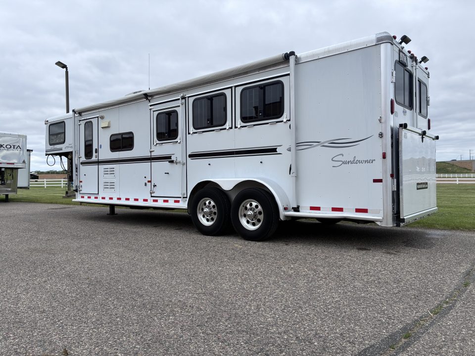 Used 2007 Sundowner 3H 9'LQ Horse Trailer