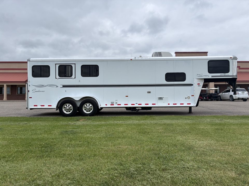 Used 2007 Sundowner 3H 9'LQ Horse Trailer