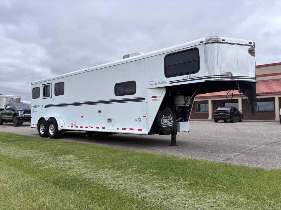 Used 2007 Sundowner 3H 9'LQ Horse Trailer