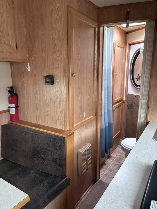 Used 2007 Sundowner 3H 9'LQ Horse Trailer