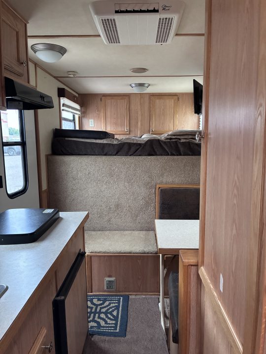 Used 2007 Sundowner 3H 9'LQ Horse Trailer