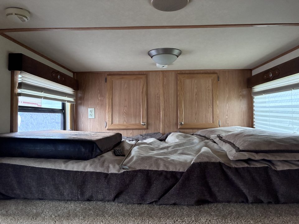 Used 2007 Sundowner 3H 9'LQ Horse Trailer
