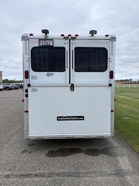 Used 2007 Sundowner 3H 9'LQ Horse Trailer