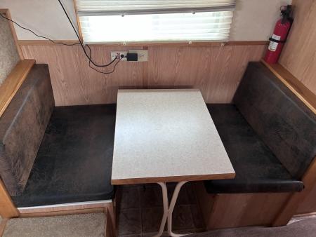 Used 2007 Sundowner 3H 9'LQ Horse Trailer