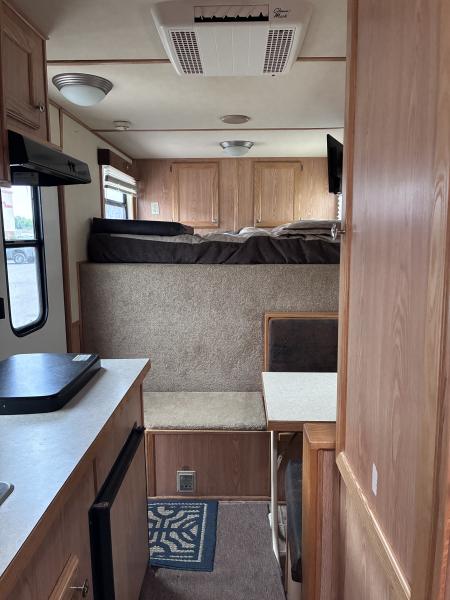 Used 2007 Sundowner 3H 9'LQ Horse Trailer