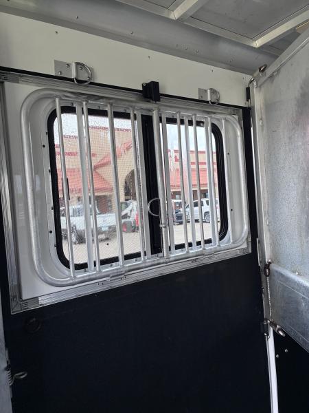 Used 2007 Sundowner 3H 9'LQ Horse Trailer