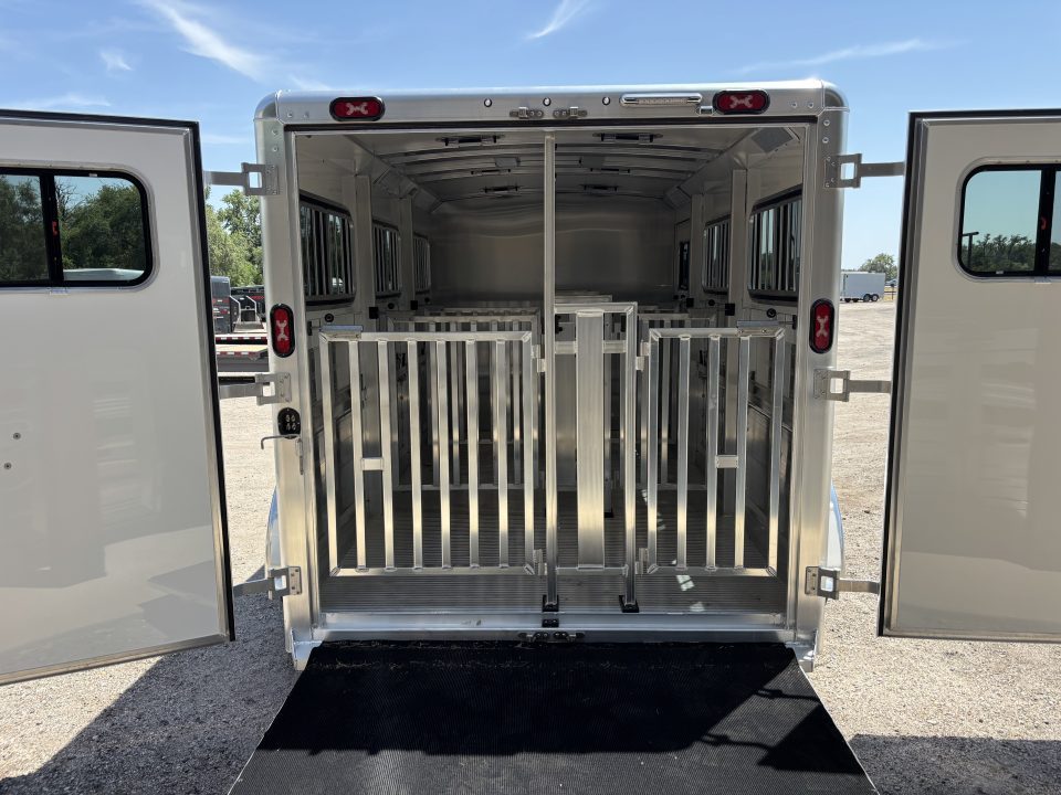 New 2027 Cimarron Trailers Showstar 6 Pen Trailer