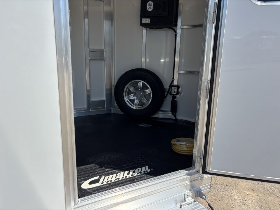 New 2027 Cimarron Trailers Showstar 6 Pen Trailer