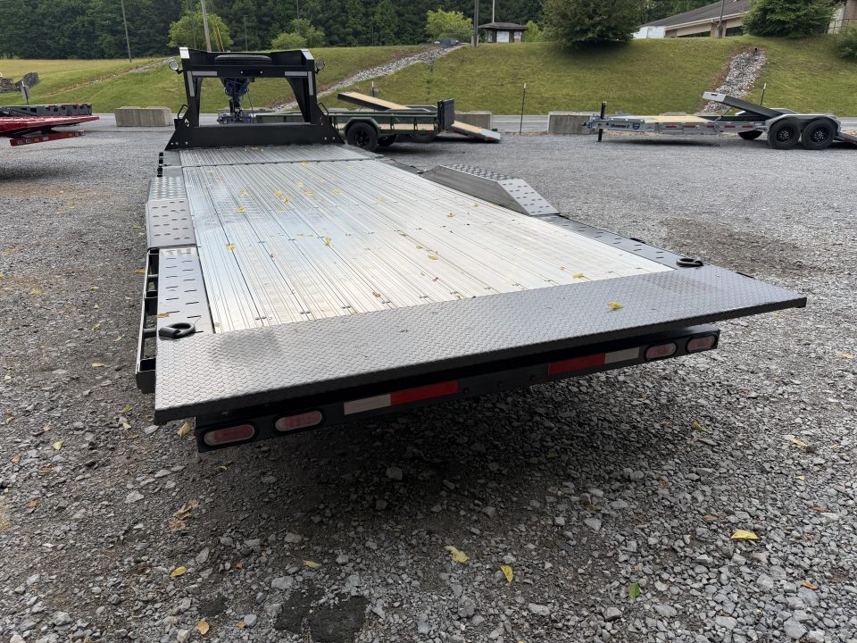 New 2026 Diamond C HXD210 GOOSENECK DRIVE OVER FENDERS TILT TRAILER **** DISC BRAKES**** PRO TILT ALUMINUM FLOOR HYDRO JACKS , SOLAR CHARGER