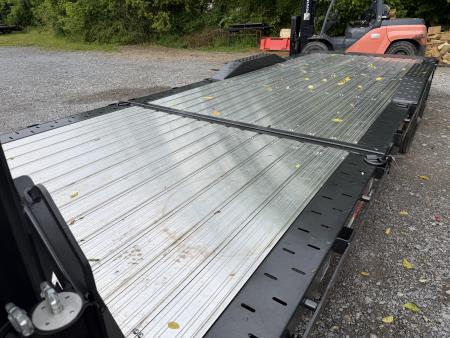 New 2026 Diamond C HXD210 GOOSENECK DRIVE OVER FENDERS TILT TRAILER **** DISC BRAKES**** PRO TILT ALUMINUM FLOOR HYDRO JACKS , SOLAR CHARGER