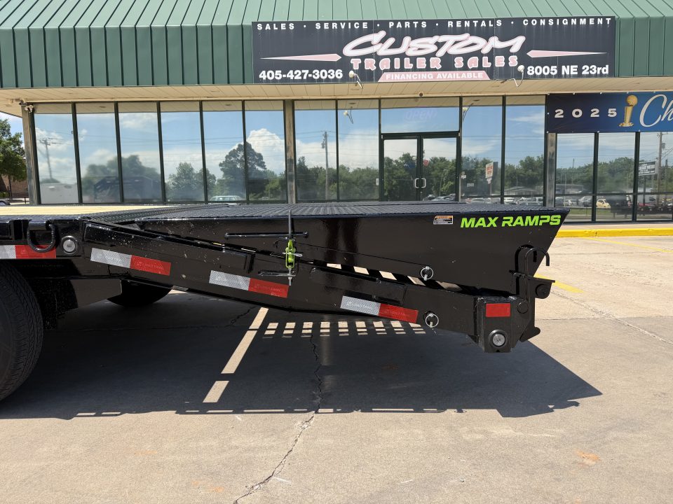 New #386265 2026 LOAD TRAIL GP 25 X 102 TANDEM AXLE LOW-PRO 14K FLATBED GOOSENECK W/ MAX RAMPS