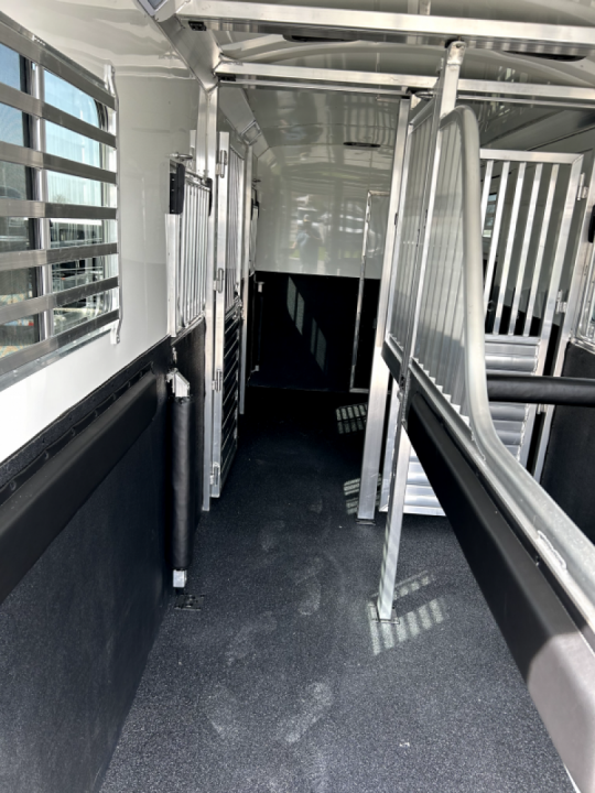 New 2027 4-Star Trailers 2+1 Horse Trailer
