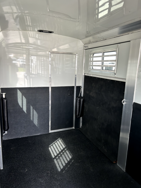 New 2027 4-Star Trailers 2+1 Horse Trailer