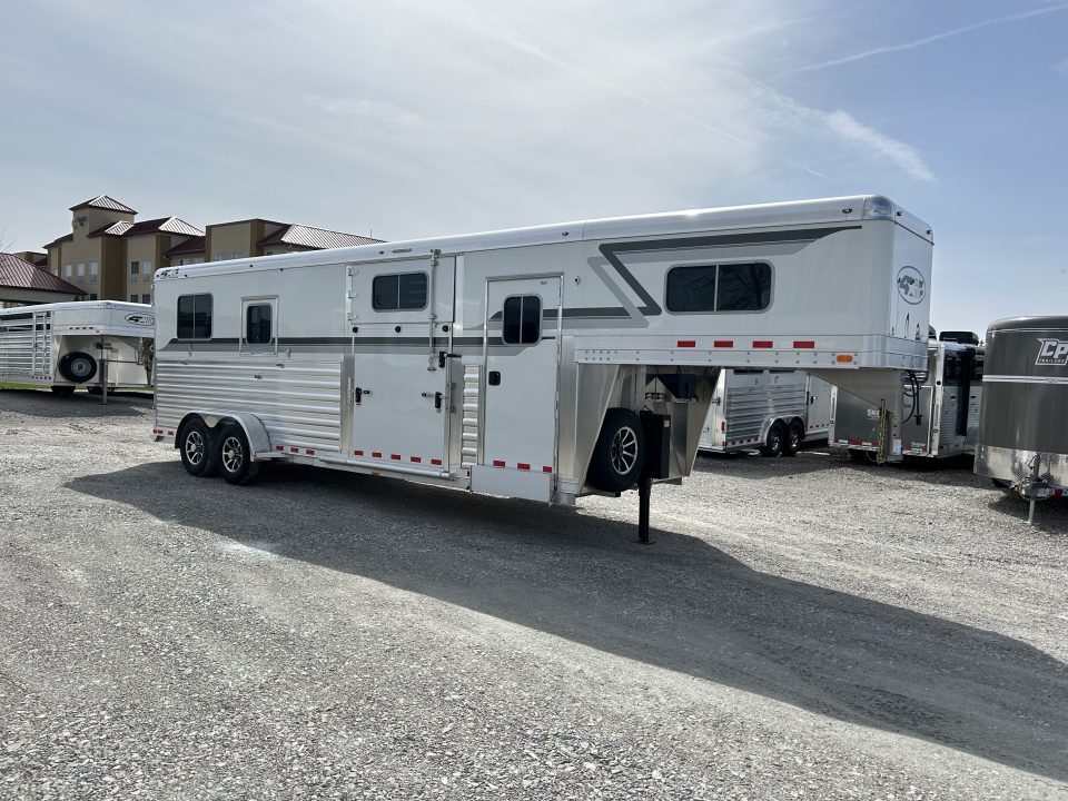 New 2027 4-Star Trailers 2+1 Horse Trailer
