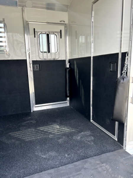New 2027 4-Star Trailers 2+1 Horse Trailer