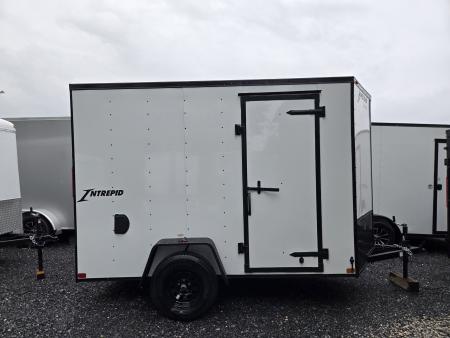 New 6 x 10 Homesteader Intrepid V-Nose Cargo Trailer, 3k *White w/ Black Out Pkg, Ramp Door Pkg & 6" Extra Height