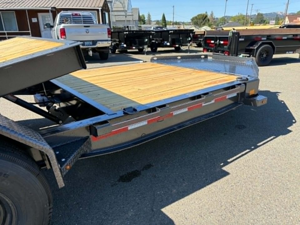 New SALE! SPLIT-TILT 2026 Diamond C Trailers HDT307 82X22 Equipment TRIPLE AXLE 21000 GVWR METALLIC GRAY