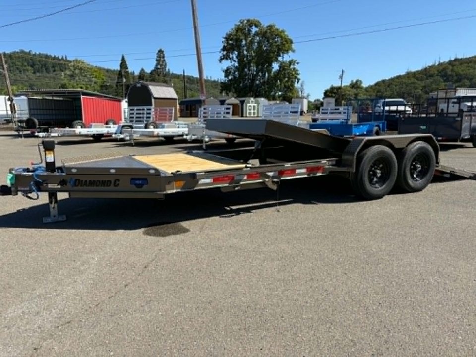 New SALE! SPLIT-TILT 2026 Diamond C HDT207 82X20 Equipment Trailer 15500 GVWR METALLIC MOCHA