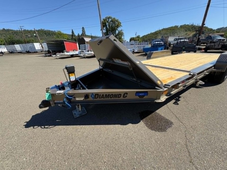 New SALE! SPLIT-TILT 2026 Diamond C HDT207 82X20 Equipment Trailer 15500 GVWR METALLIC MOCHA