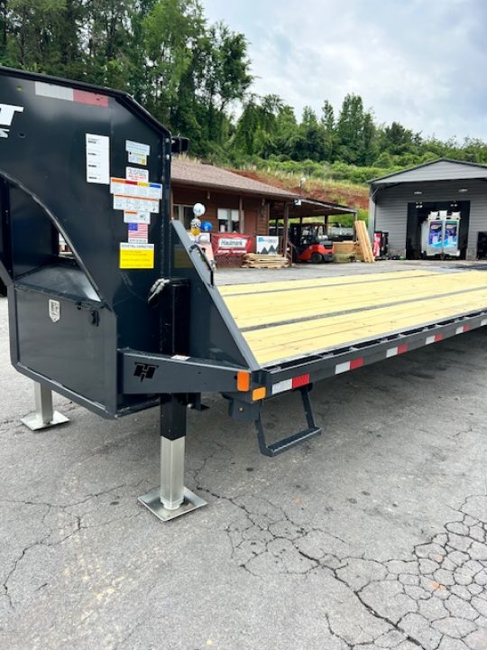 New HillCrest Gooseneck 28+12 Auto Latching Hydraulic Dovetail- 25.9K