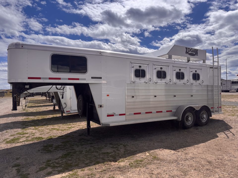 Used 2019 Logan Coach 4H GN Bullseye Horse Trailer