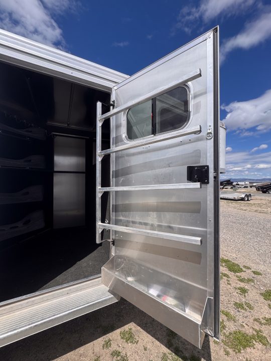 Used 2019 Logan Coach 4H GN Bullseye Horse Trailer