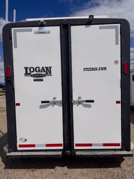 Used 2019 Logan Coach 4H GN Bullseye Horse Trailer