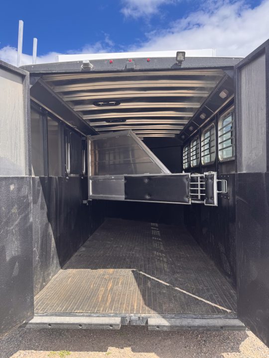 Used 2019 Logan Coach 4H GN Bullseye Horse Trailer