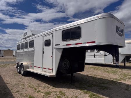 Used 2019 Logan Coach 4H GN Bullseye Horse Trailer
