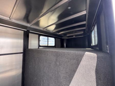 Used 2019 Logan Coach 4H GN Bullseye Horse Trailer