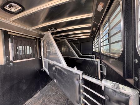 Used 2019 Logan Coach 4H GN Bullseye Horse Trailer