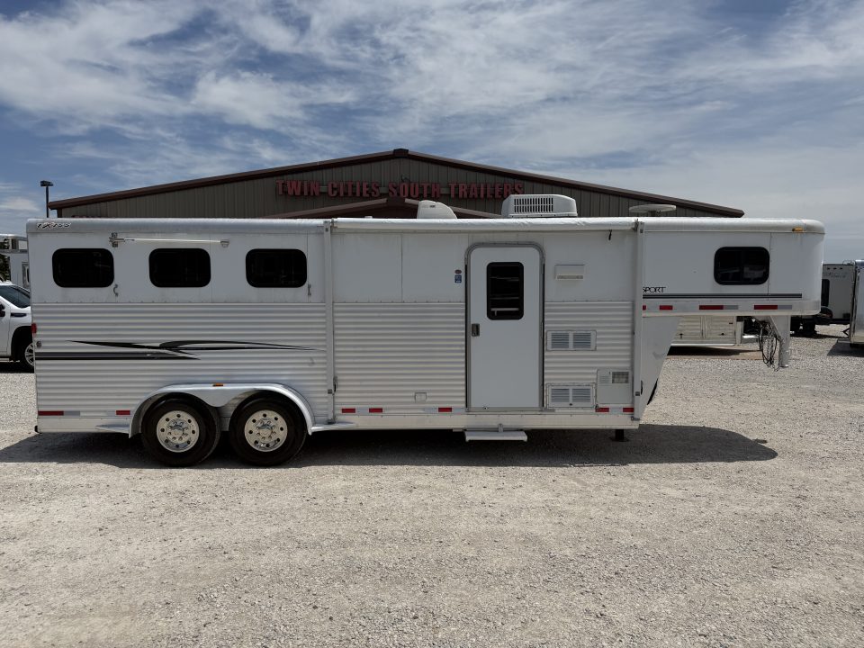 Used 2005 Exiss 3 Horse Gooseneck with 7' Living Quarter