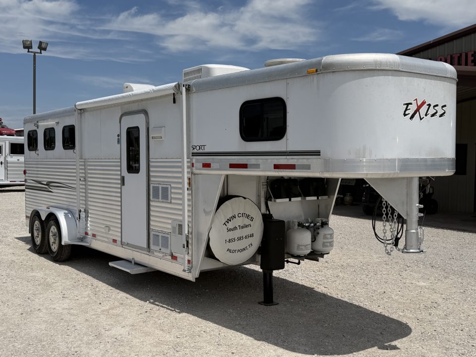 Used 2005 Exiss 3 Horse Gooseneck with 7' Living Quarter