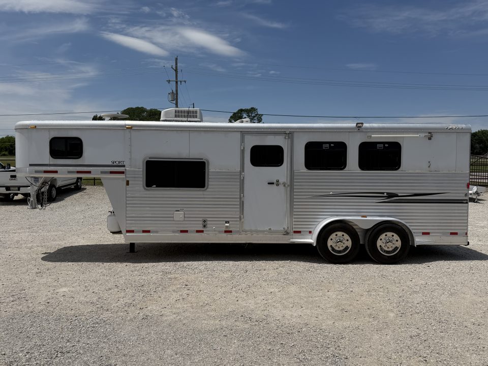Used 2005 Exiss 3 Horse Gooseneck with 7' Living Quarter