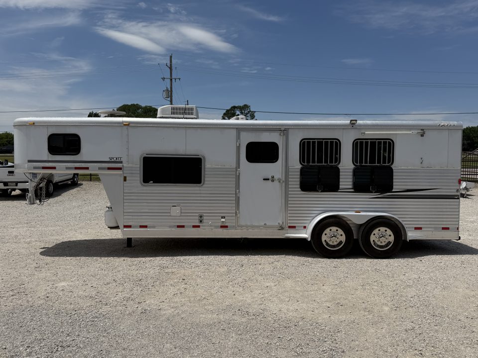 Used 2005 Exiss 3 Horse Gooseneck with 7' Living Quarter