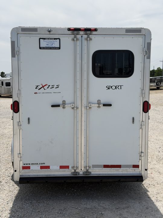 Used 2005 Exiss 3 Horse Gooseneck with 7' Living Quarter