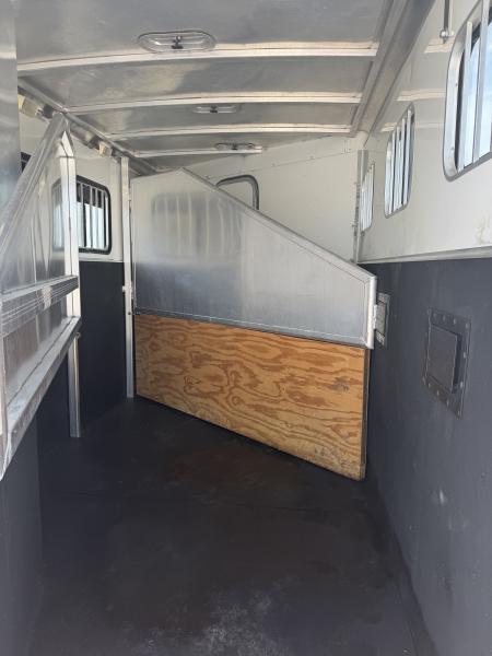 Used 2005 Exiss 3 Horse Gooseneck with 7' Living Quarter