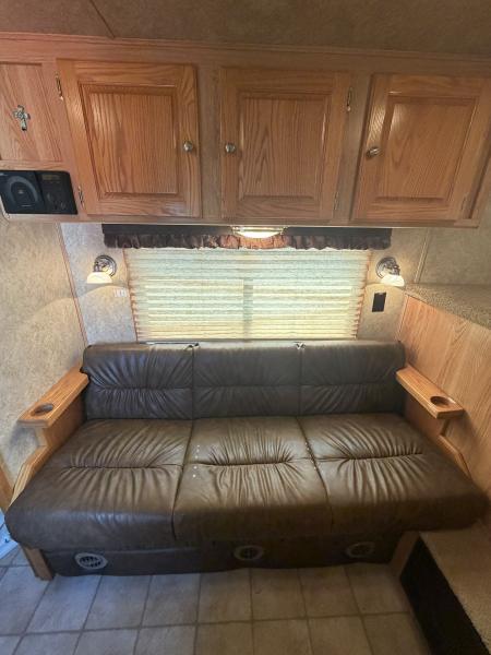 Used 2005 Exiss 3 Horse Gooseneck with 7' Living Quarter