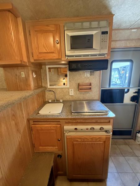 Used 2005 Exiss 3 Horse Gooseneck with 7' Living Quarter