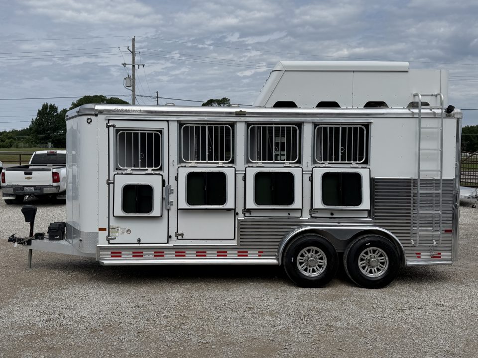 Used 2015 Sundowner 4 Horse Bumper Pull Horse Trailer