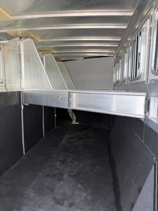 Used 2015 Sundowner 4 Horse Bumper Pull Horse Trailer
