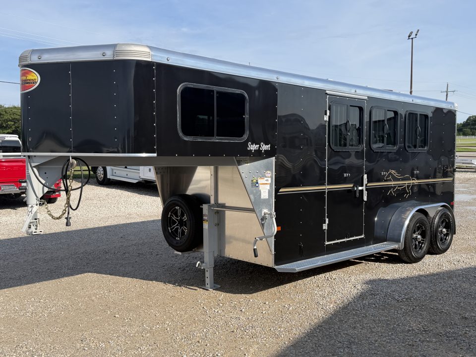 New 2025 Sundowner 3 Horse Gooseneck Horse Trailer