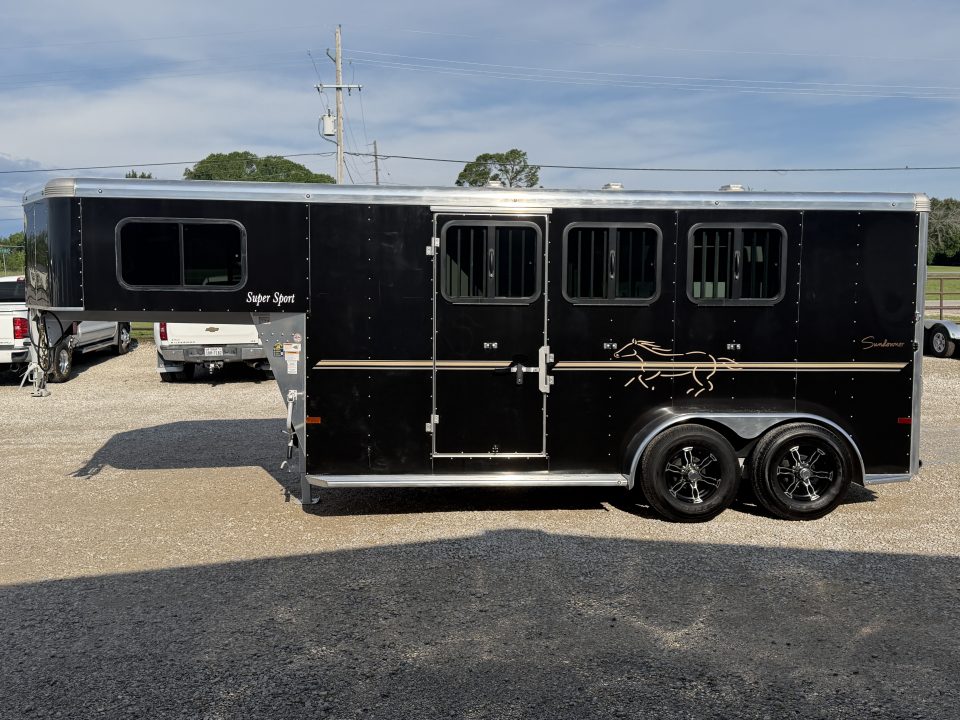 New 2025 Sundowner 3 Horse Gooseneck Horse Trailer