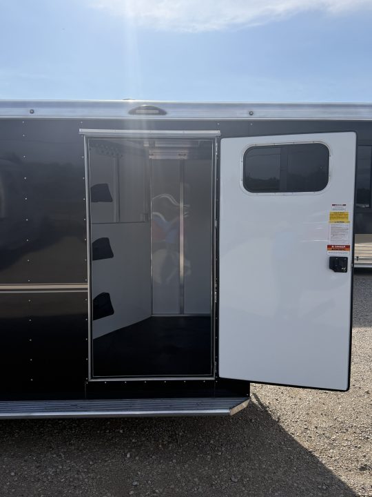 New 2025 Sundowner 3 Horse Gooseneck Horse Trailer
