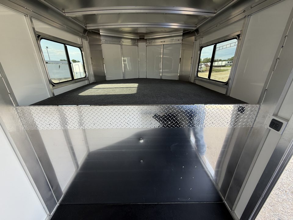 New 2025 Sundowner 3 Horse Gooseneck Horse Trailer