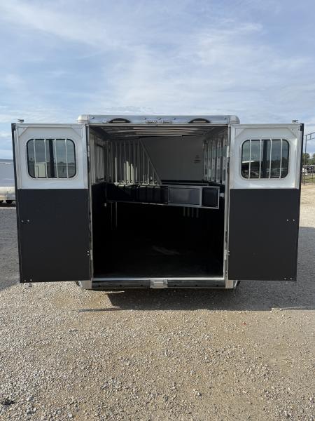 New 2025 Sundowner 3 Horse Gooseneck Horse Trailer