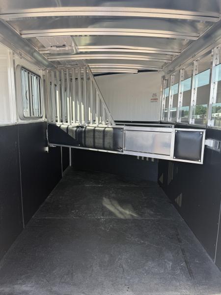 New 2025 Sundowner 3 Horse Gooseneck Horse Trailer